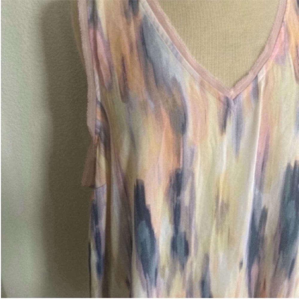 Torrid tank - Picture 2 of 5